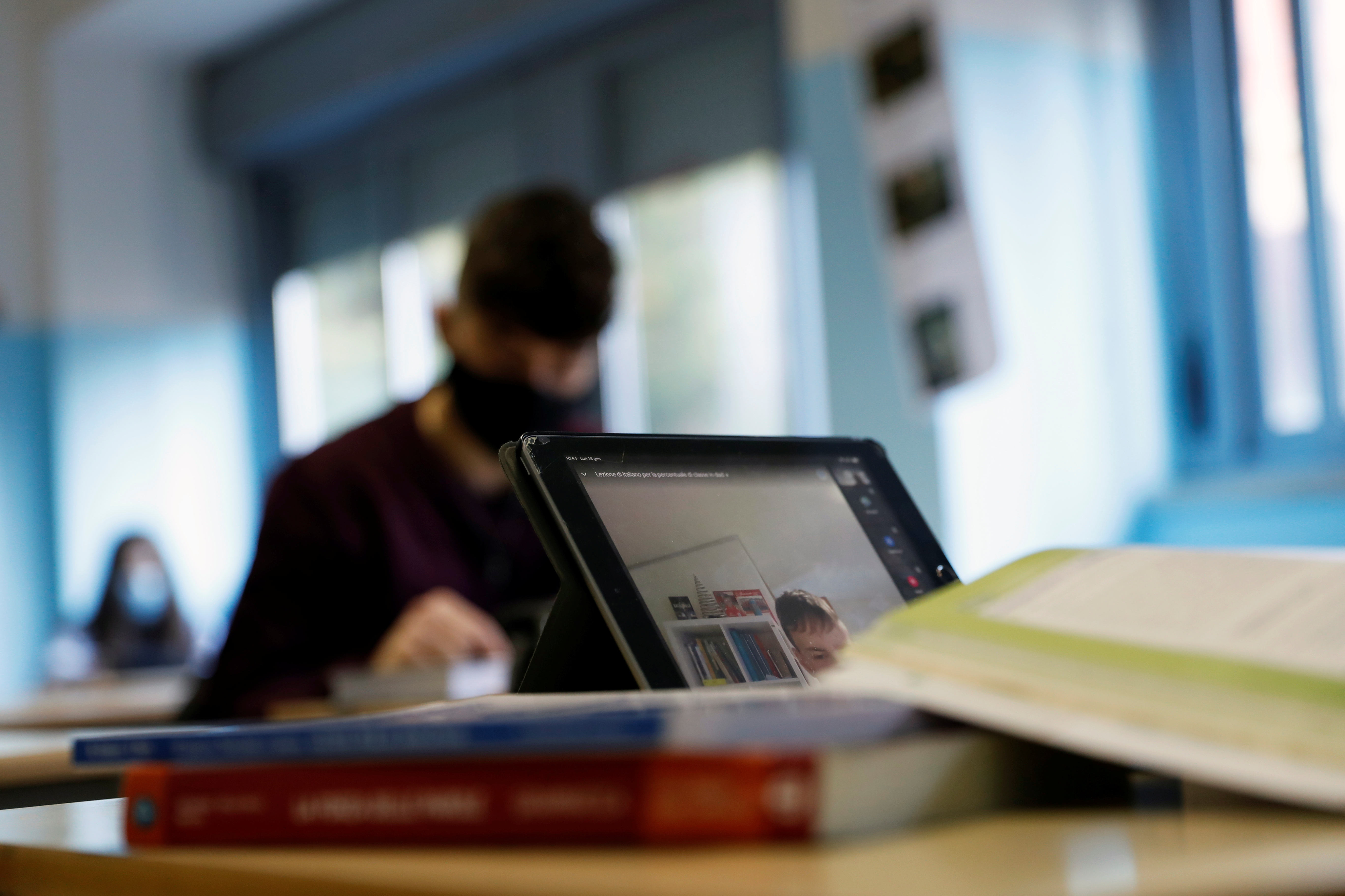 Govt sets aside RM9 mln to send teachers overseas for AI courses