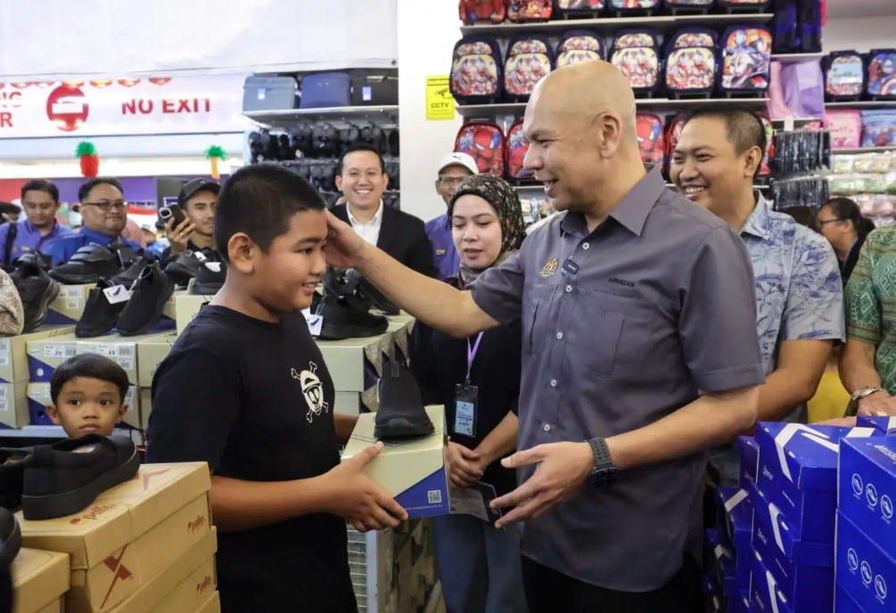 内贸部在174地点办返校慈悯促销