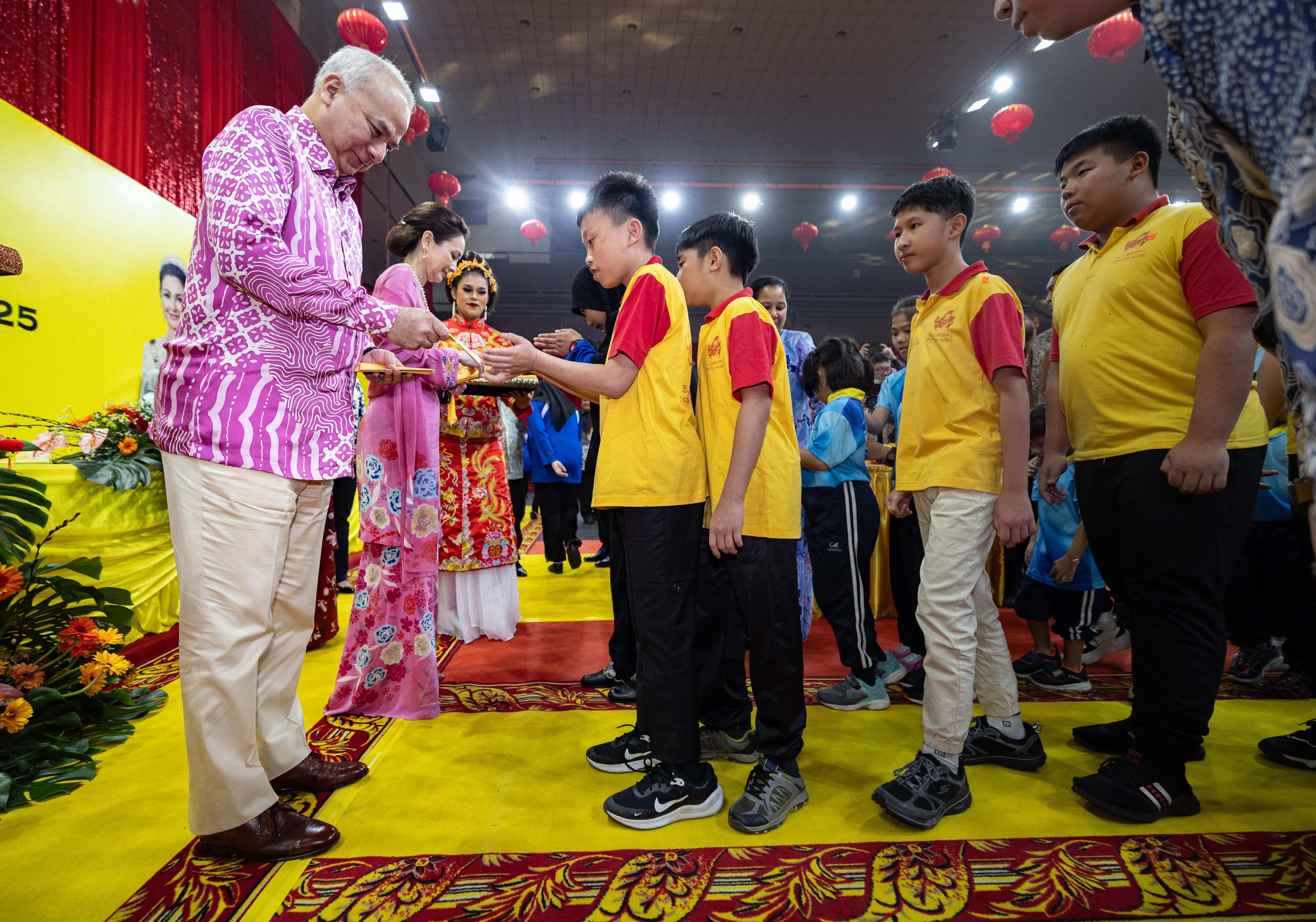 苏丹纳兹林出席霹雳新春团拜