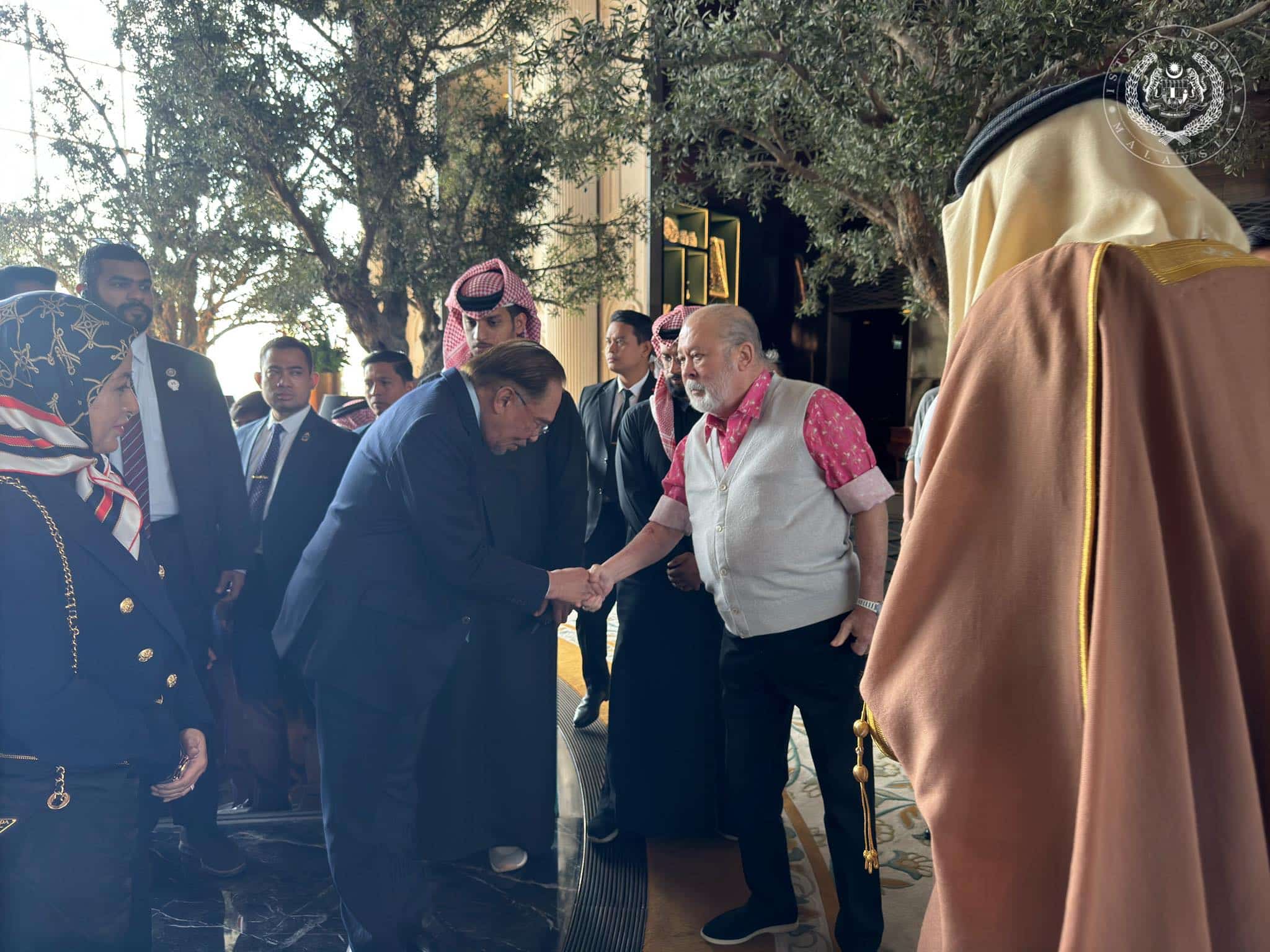 Agong berkenan terima menghadap Anwar di Bahrain