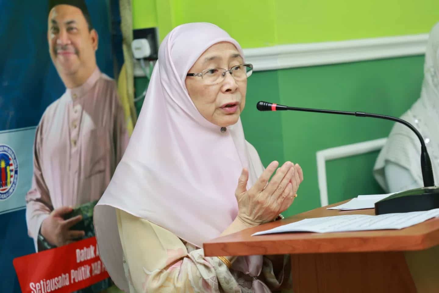 Dr Wan Azizah urges women to be fearless in taking on greater roles