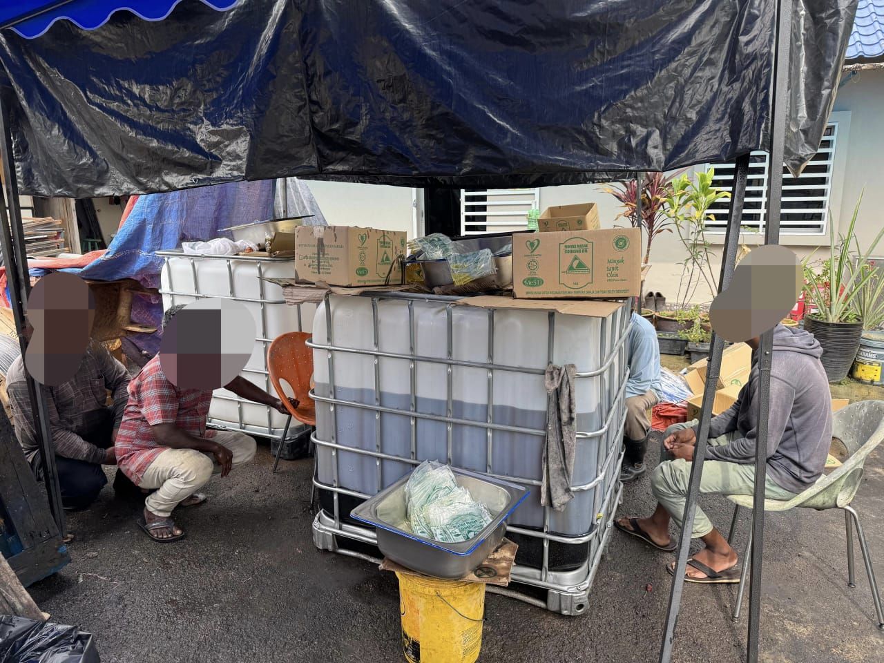 6男非法售卖补贴食用油落网 内贸部充公4168公斤包装油