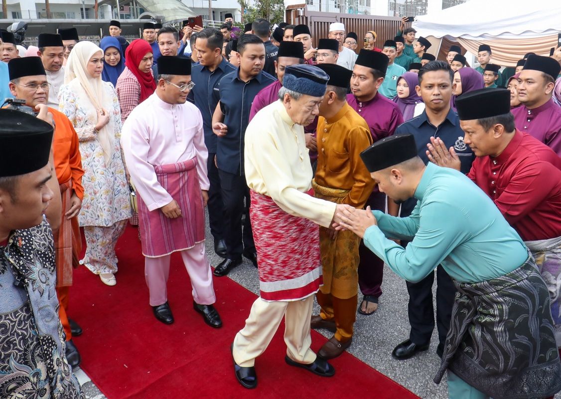 Sultan Sharafuddin graces opening of Kg Klang Gate Baru Mosque