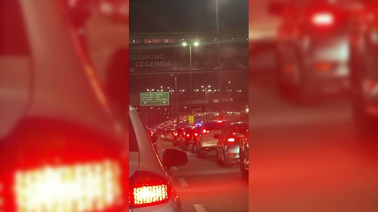 疑Touch 'n Go 技术故障   LDP收费站今晨大塞车