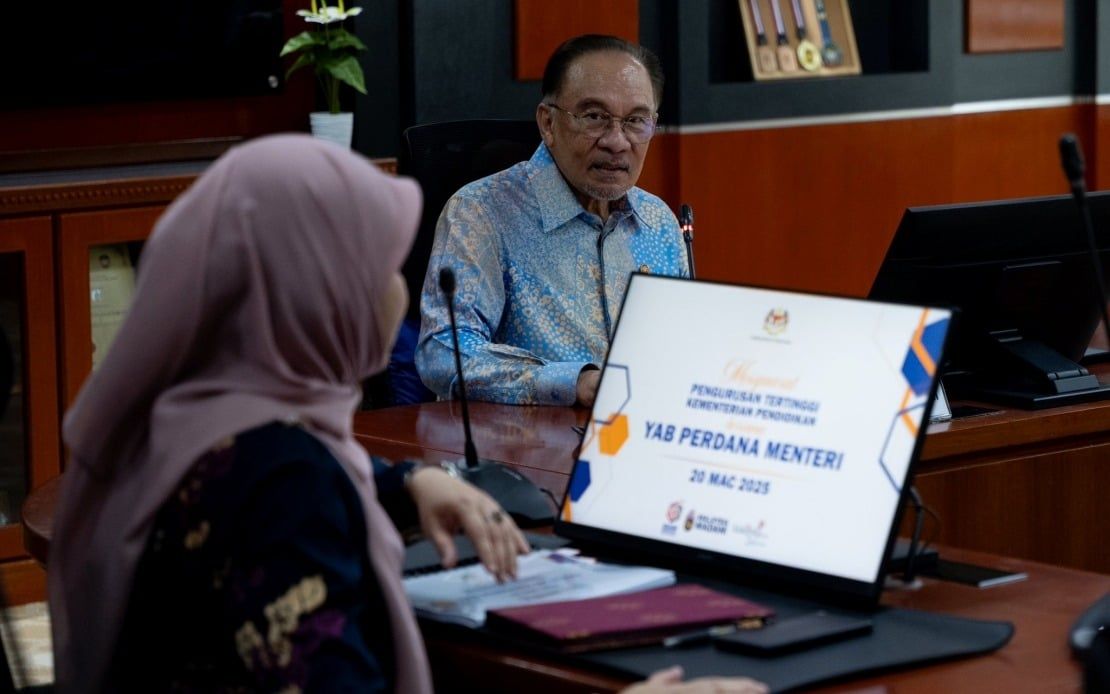 இஸ்லாம் அதிகாரப்பூர்வ மதமாக இருந்தாலும் மற்ற மதங்களை ஒடுக்க அரசாங்கம் எண்ணம் கொண்டிருக்கவில்லை 