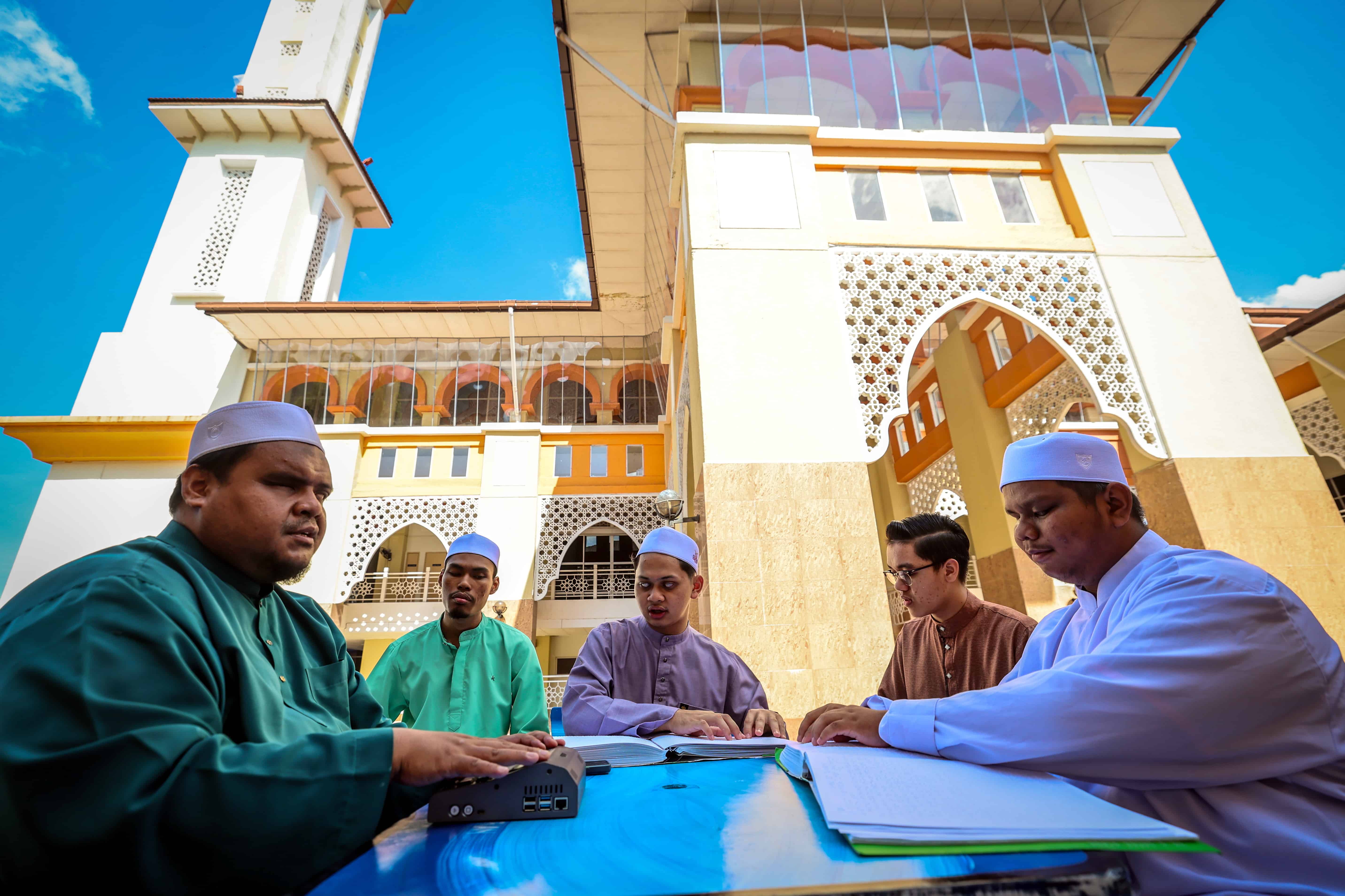 Nuzul Quran: OKU penglihatan manfaat cuti umum dengan bertadarus