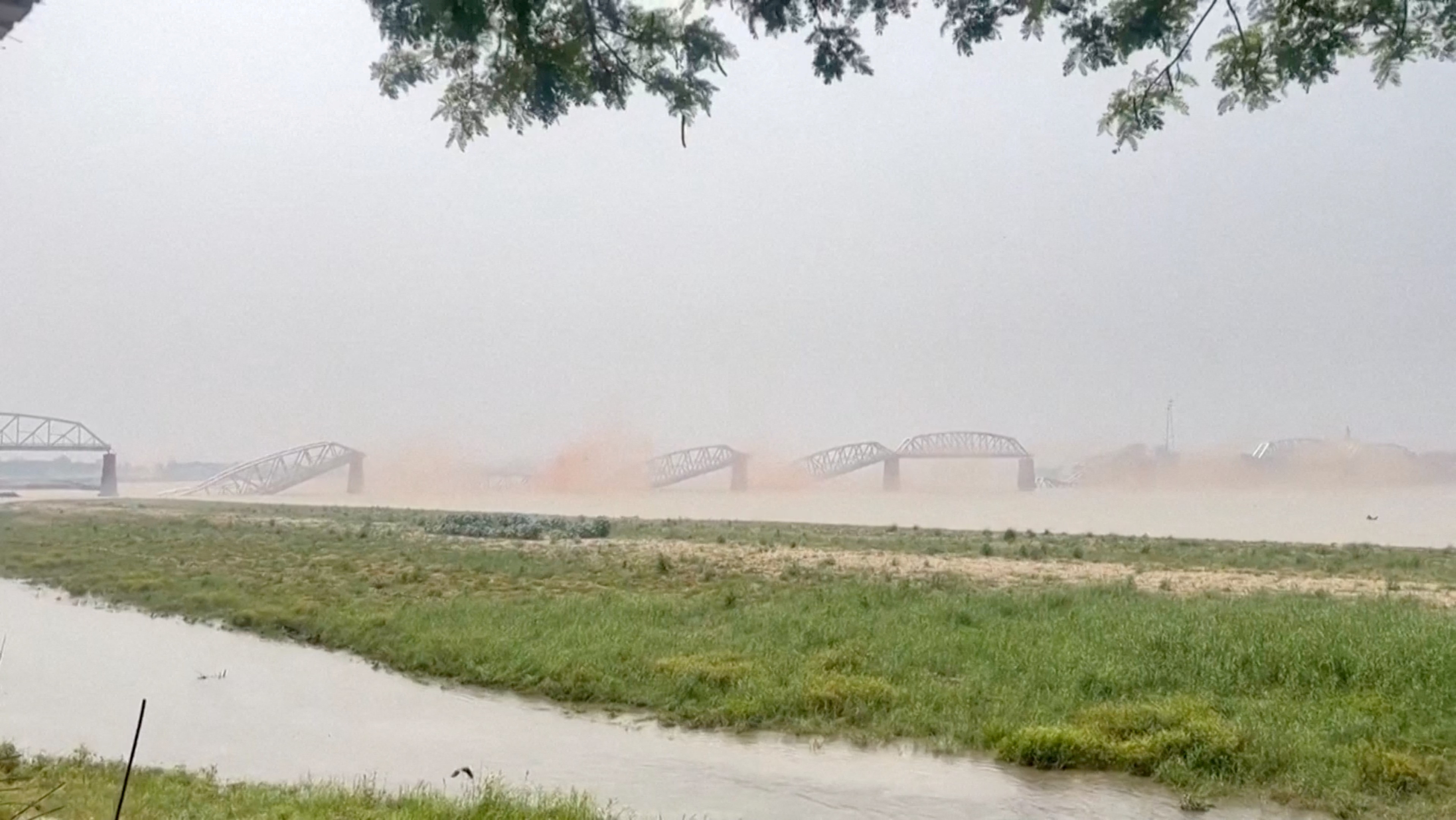 In disaster-stricken Myanmar, a desperate bid to rescue survivors with bare hands