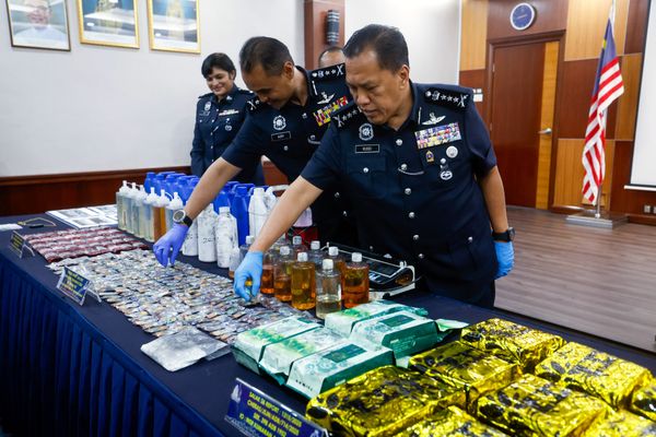 民宿当仓库.豪华公寓炼含毒电子烟 警捕4男女搜获逾千万毒品