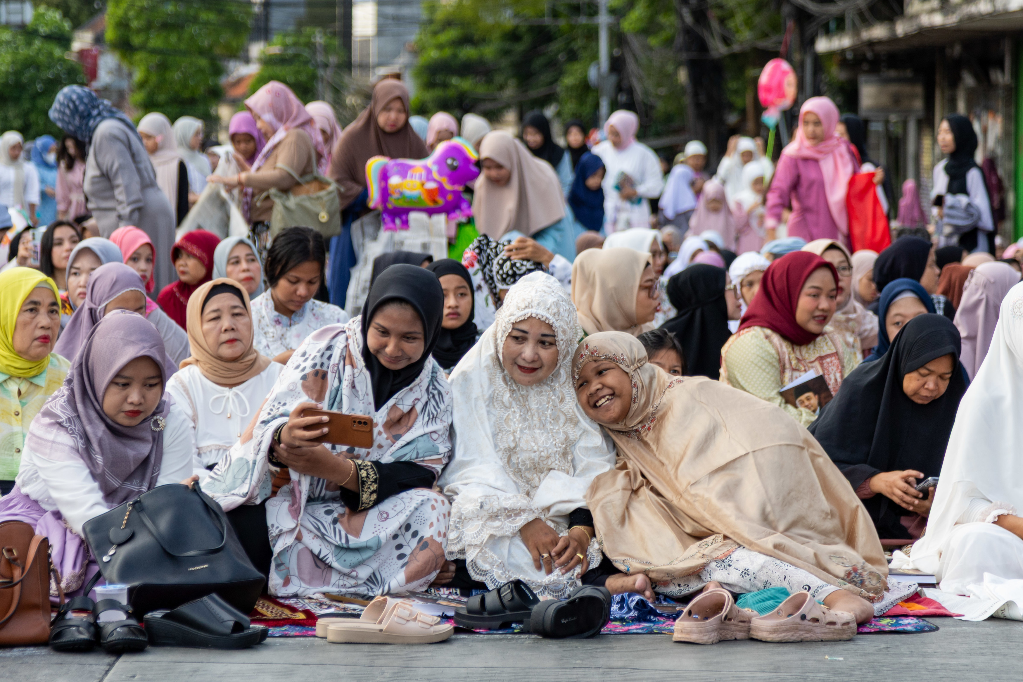 Indonesian Muslims celebrate Aidilfitri joyously with simplicity
