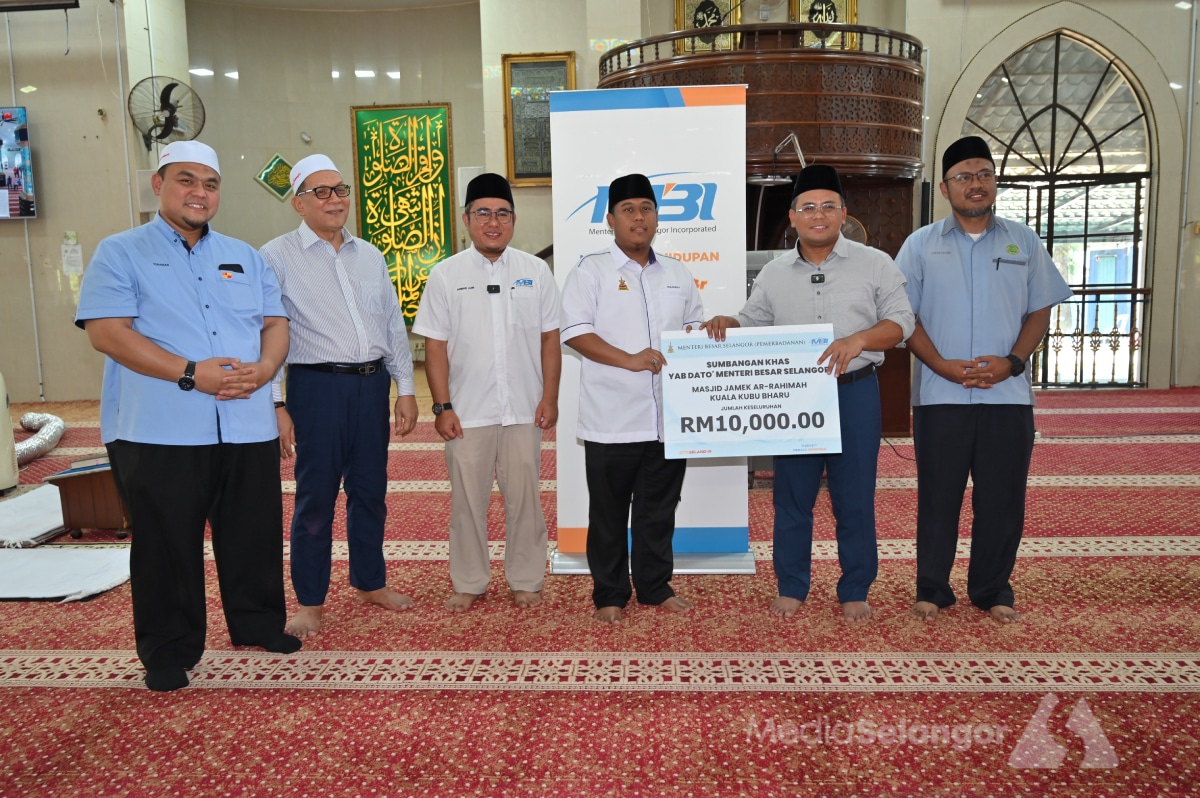MBI donates RM10,000 to KKB mosque for Ramadan