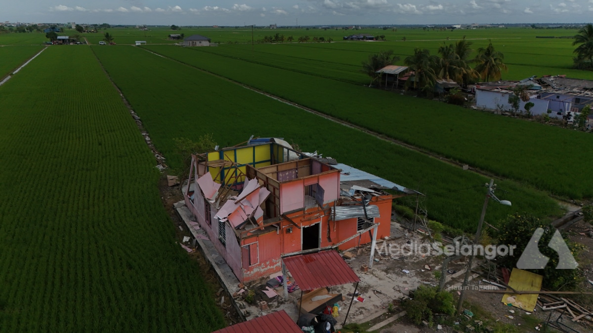 Ribut Sekinchan: Dentuman kuat, bumbung terbang dalam seminit