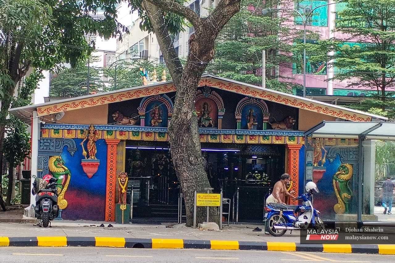 நாட்டின் வளர்ச்சி பாதையோடு இணைந்து மக்கள் பயணிக்க வேண்டும்