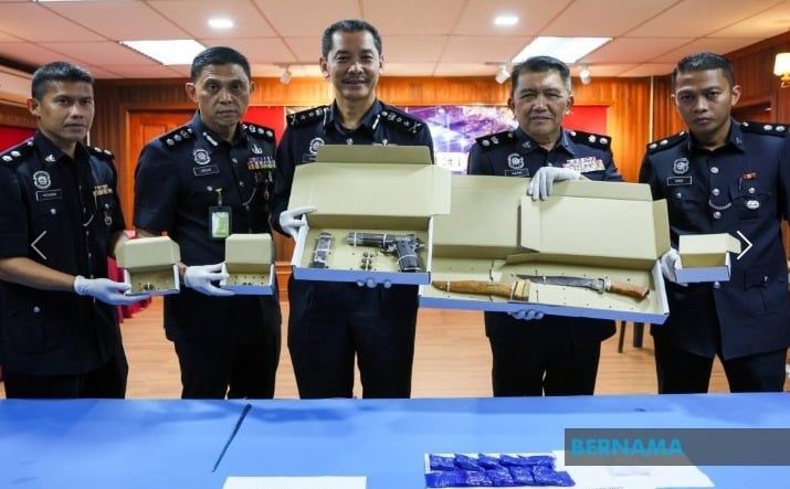 警方凌晨与前科男驳火成功歼灭 嫌犯四驱车搜出马丸和冰毒