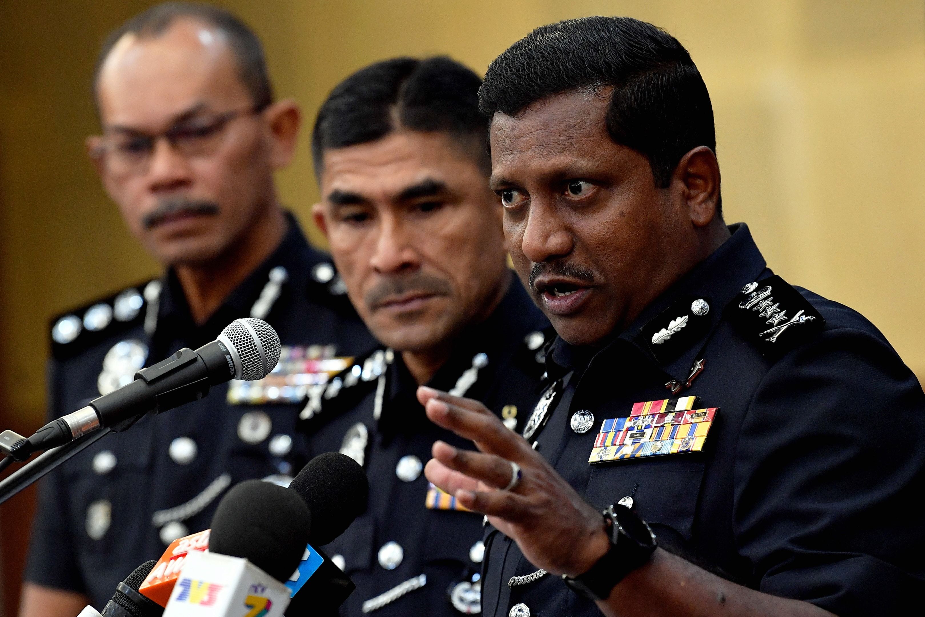 男教师疑与女学生搞师生恋 警方：已录取师生等6人口供