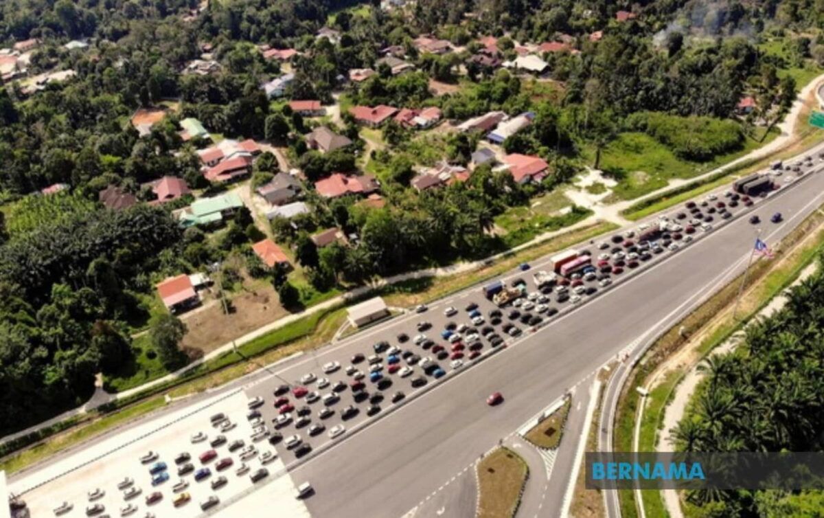 நோன்புப் பெருநாளின்போது 140,000  வாகனங்கள் மேற்கு கடற்கரை விரைவுச் சாலையைப் பயன்படுத்தும்