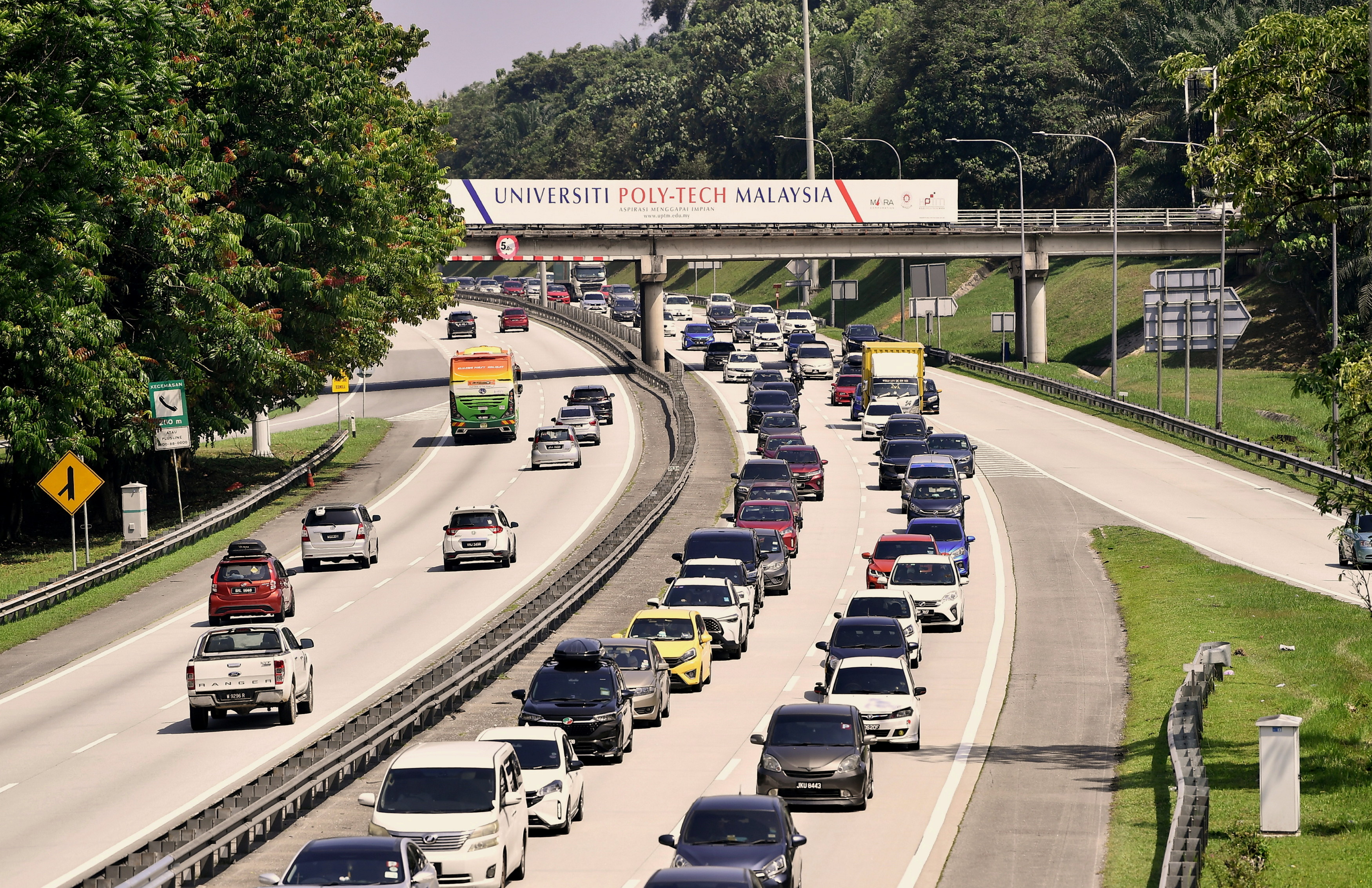 Aidilfitri: Rise in outbound traffic, congestion builds up