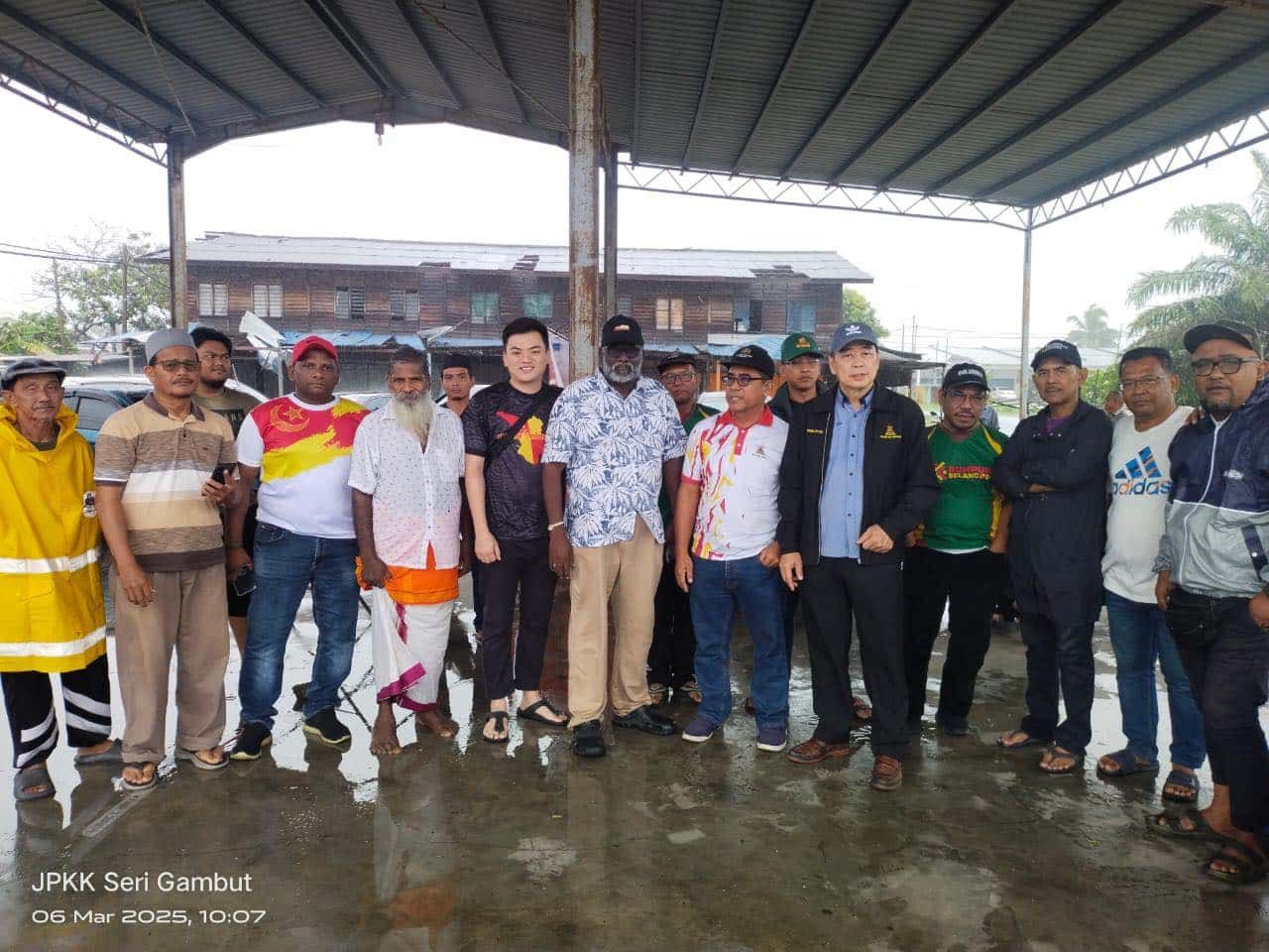 龙卷风袭击丹绒加弄幸无人伤亡  黄瑞林拨每户灾民500援金