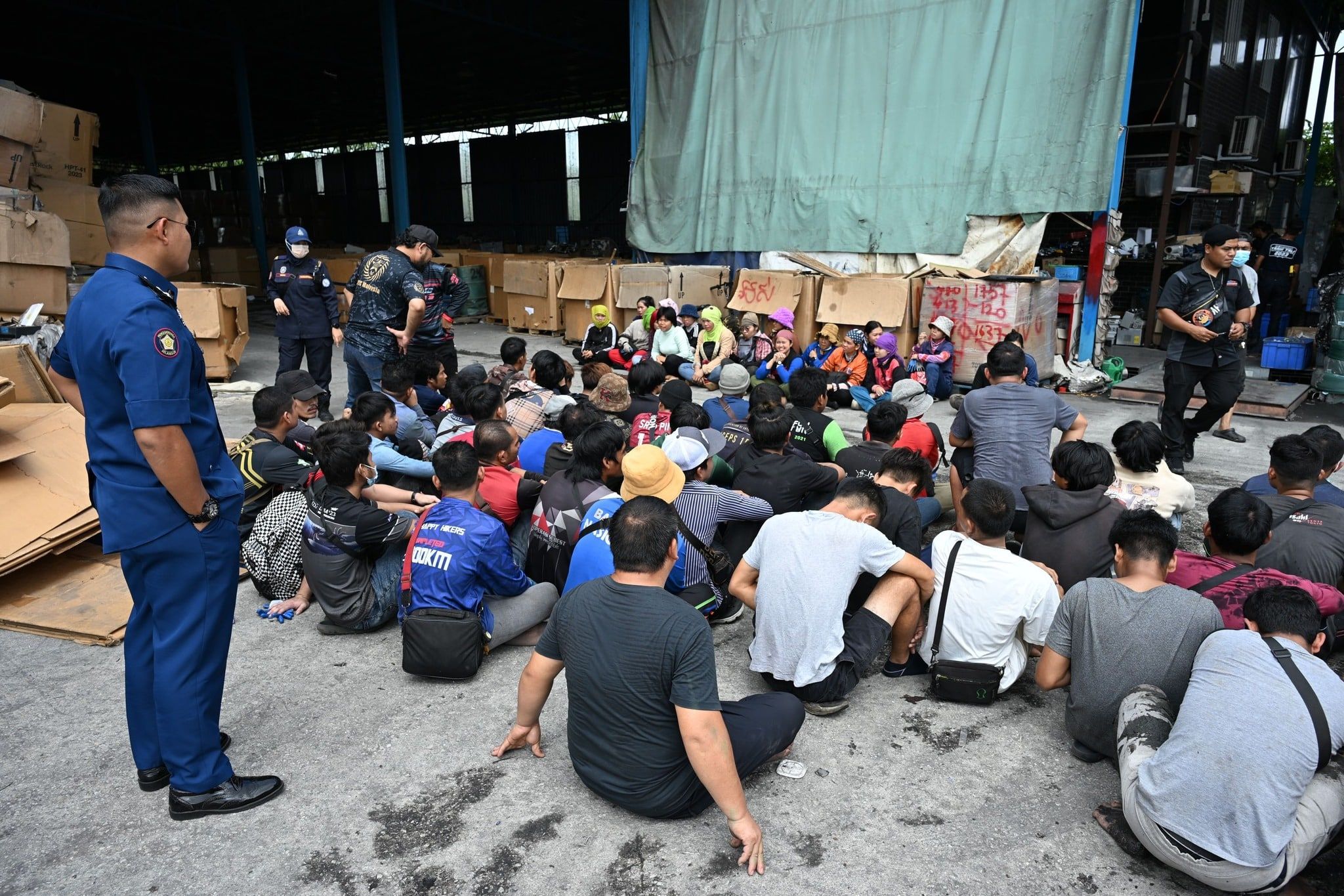 取缔关闭非法电子垃圾厂  瓜雪市会捕78外籍人士