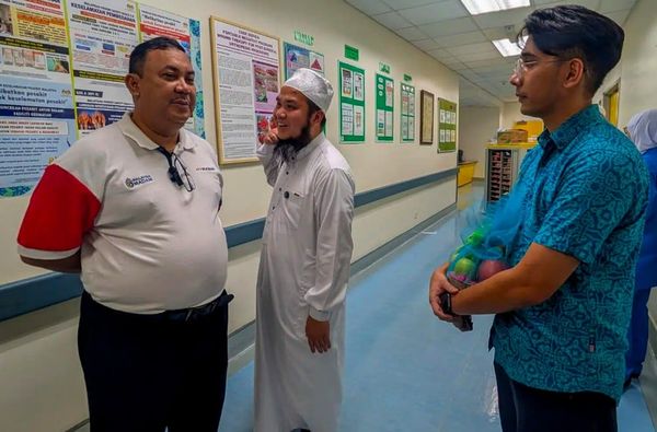 待气球小贩康复出院 直辖区蓝眼将助申请营业执照