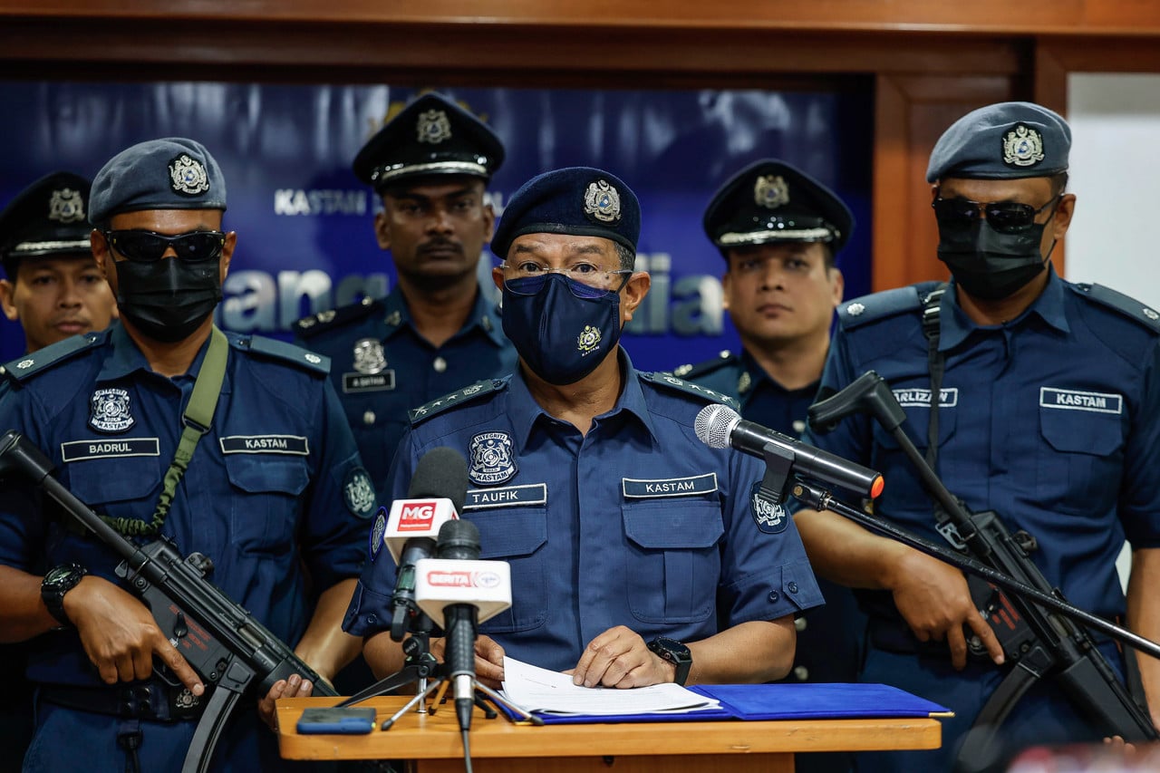 Kastam rampas kabin van, minuman keras lebih RM7 juta di Pelabuhan Klang