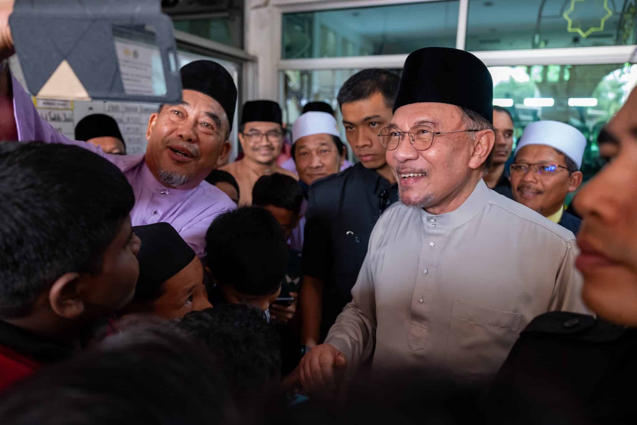 PM advises travellers to drive safe in Aidilfitri exodus