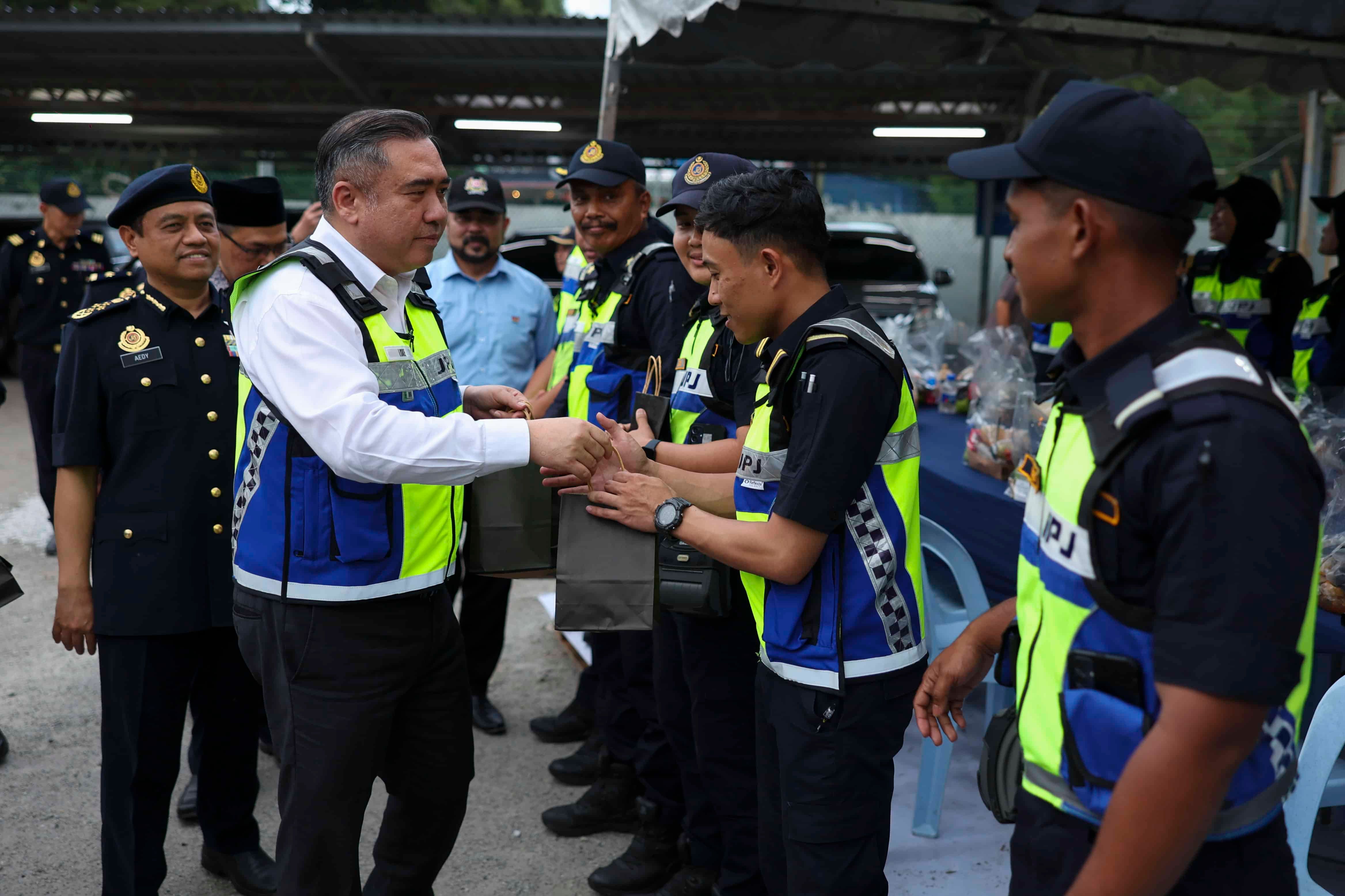 陆兆福：开斋节前后4天  货运车辆禁上路