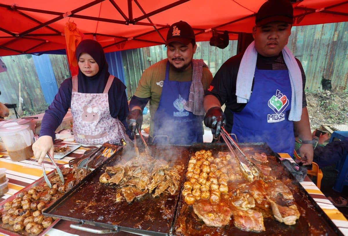 KPDN teams up to cut Ramadan bazaar food waste