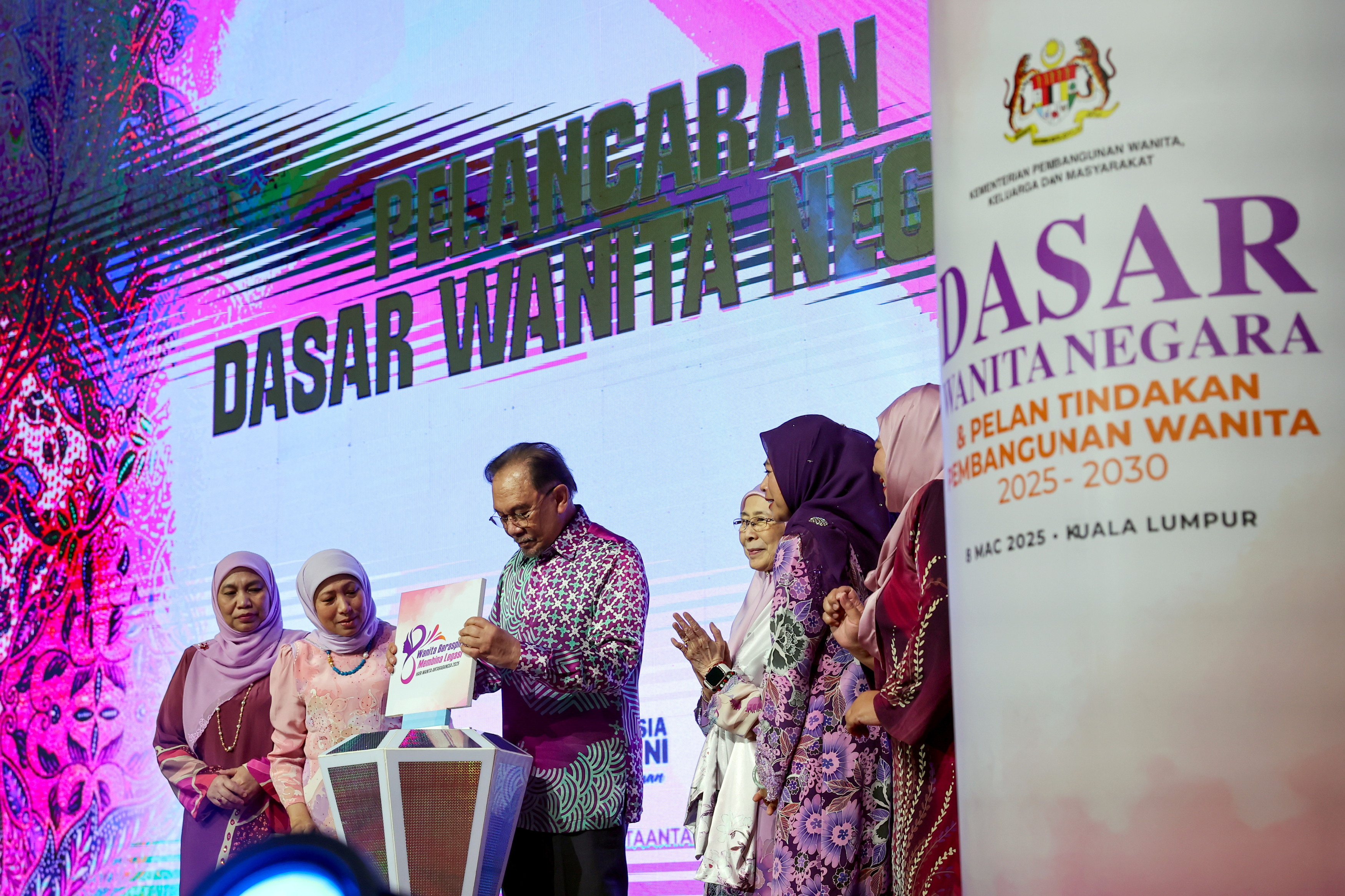 PM wants women to be given sufficient opportunities in national development