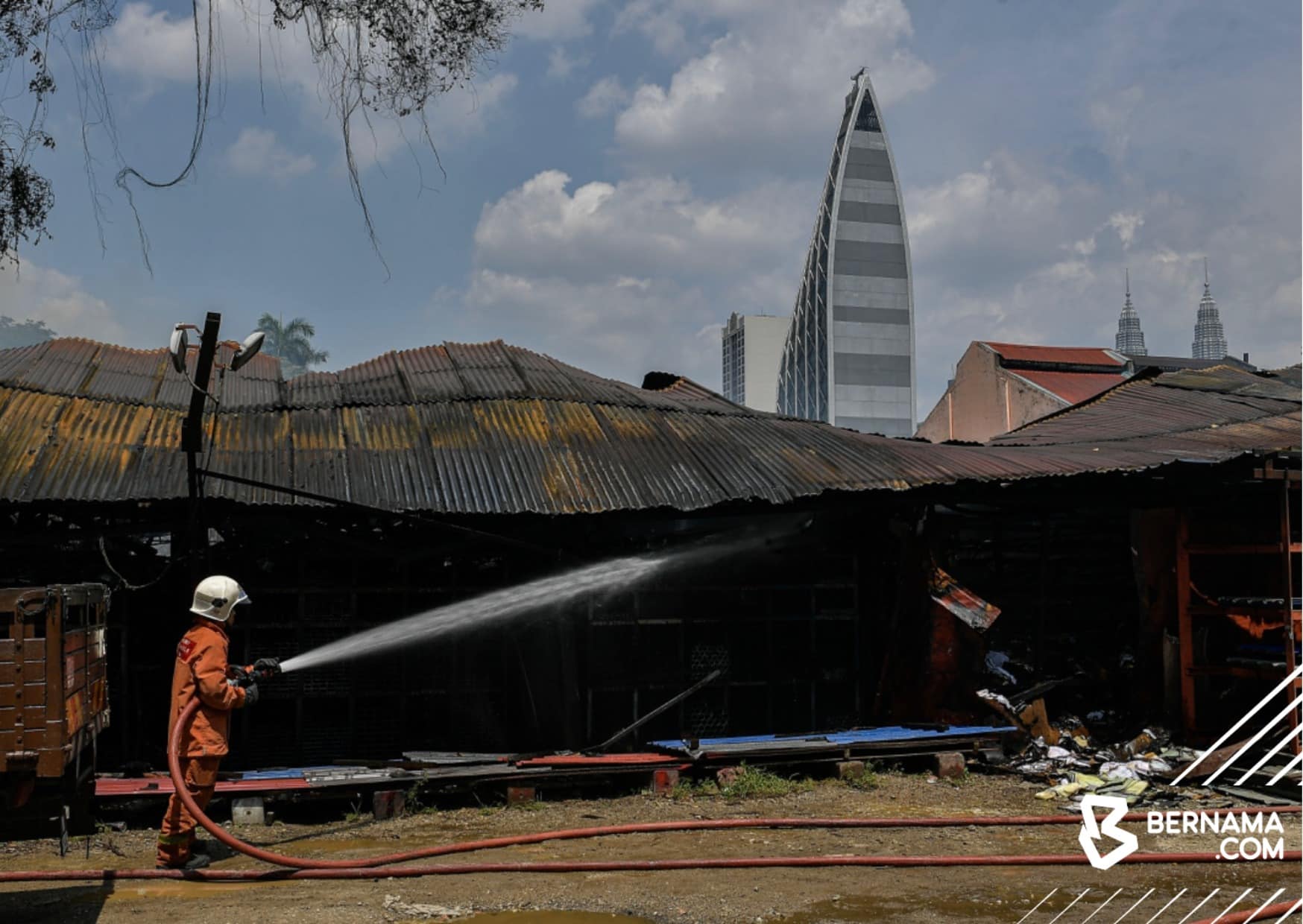 Tujuh kedai musnah dalam kebakaran berhampiran Chow Kit