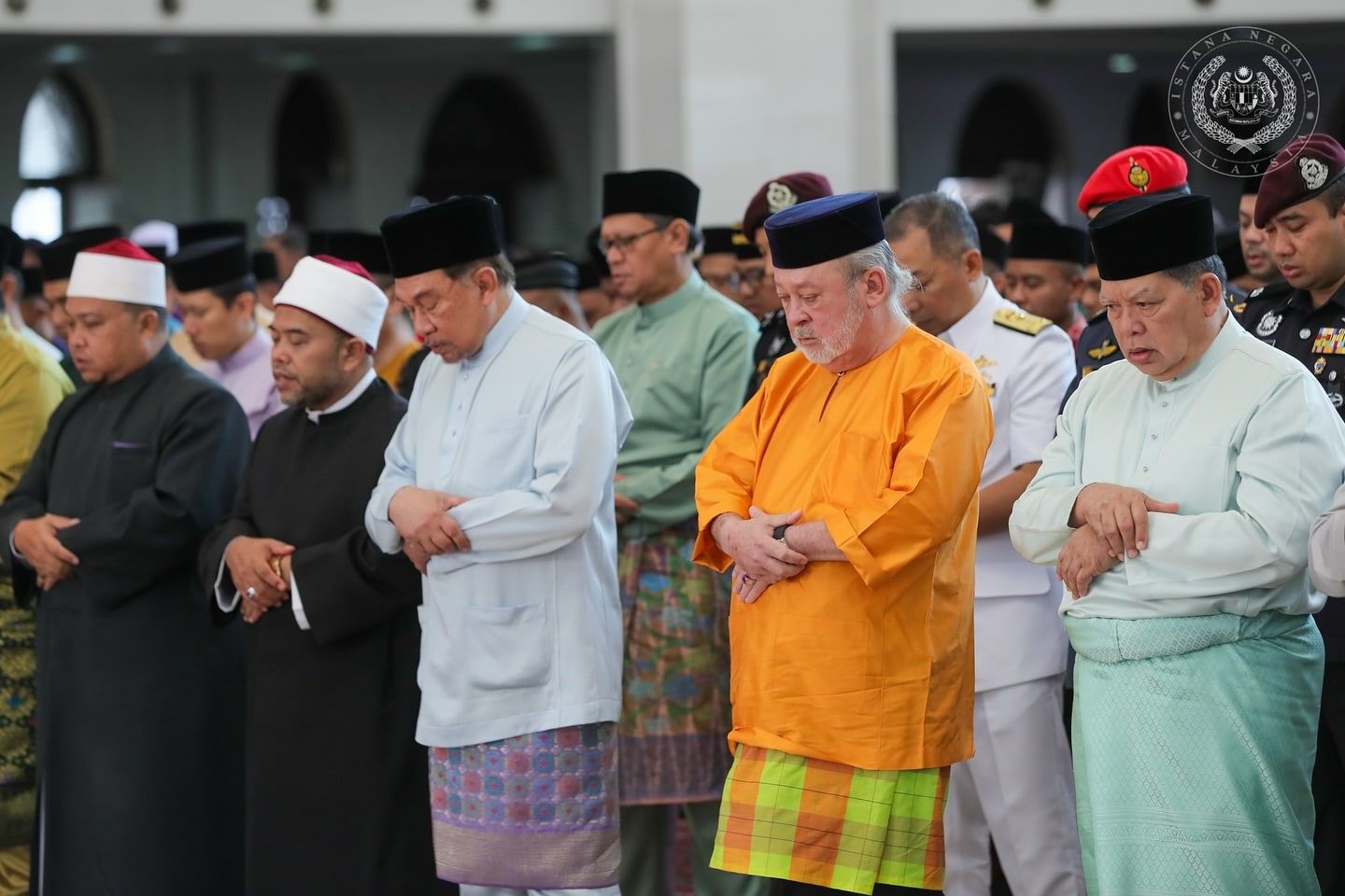 King, Queen perform Aidilfitri prayers at Masjid Wilayah Persekutuan