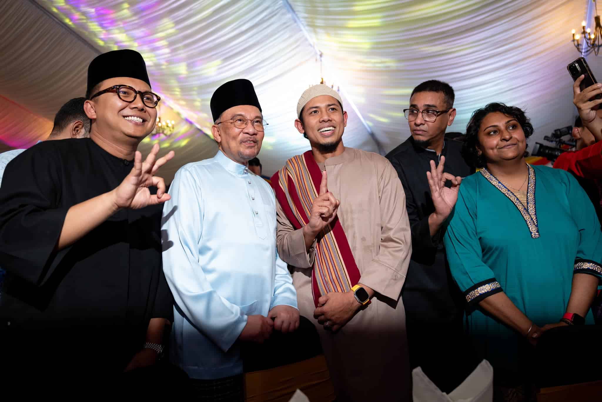 PM calls on all parties to be agents of unity, help unite people of different races