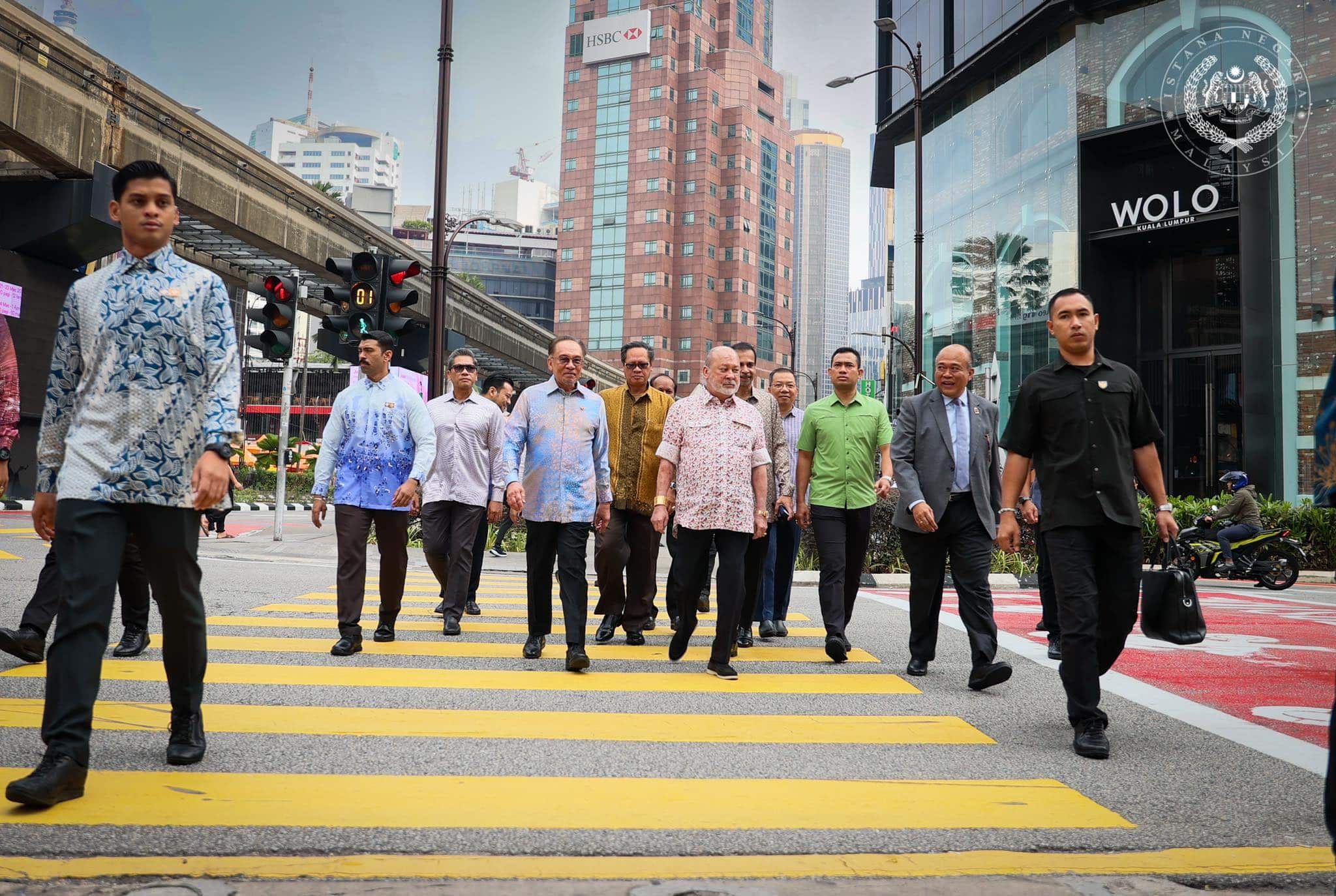 元首偕安华出巡  步行走访武吉免登