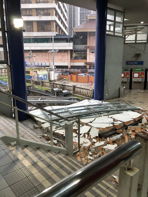 Panel dinding Stesen LRT Masjid Jamek runtuh, tiada kemalangan jiwa