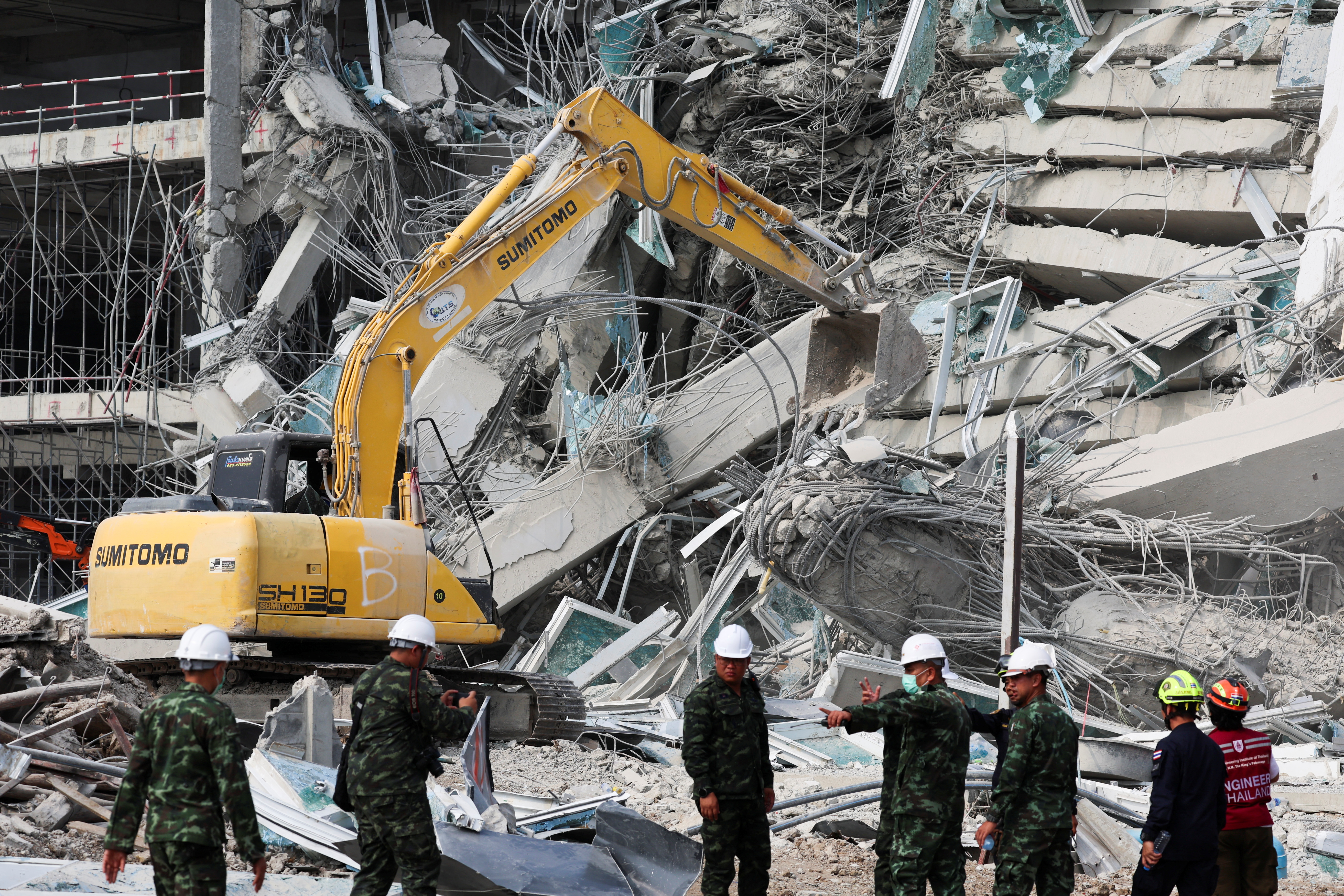 Myanmar quake death toll hits 1,000 as international aid starts to arrive