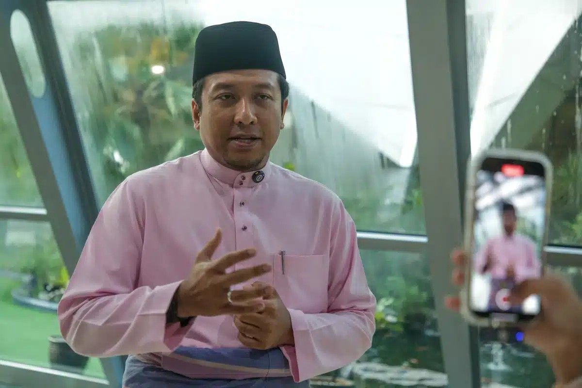 கெஅடிலான் தேர்தல் - ஷா ஆலம் தொகுதி தலைவர் பதவிக்கு ரோட்சியாவை எதிர்த்து நஜ்வான் போட்டி