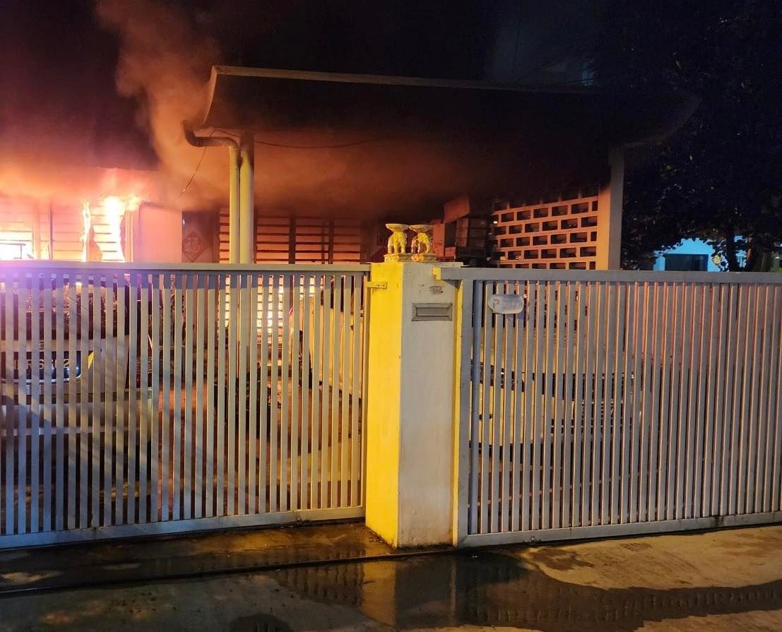 双层住家凌晨失火 5人受伤一死