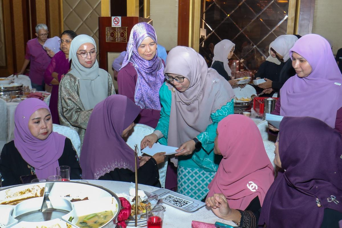 Single mothers thankful for Bakul Rahmah aid to reduce Aidilfitri costs