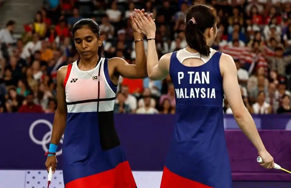 இங்கிலாந்து பூப்பந்துப் போட்டியின் காலிறுதிச் சுற்றுக்கு பெர்லி தான்-தீனா ஜோடி முன்னேறியுள்ளனர்