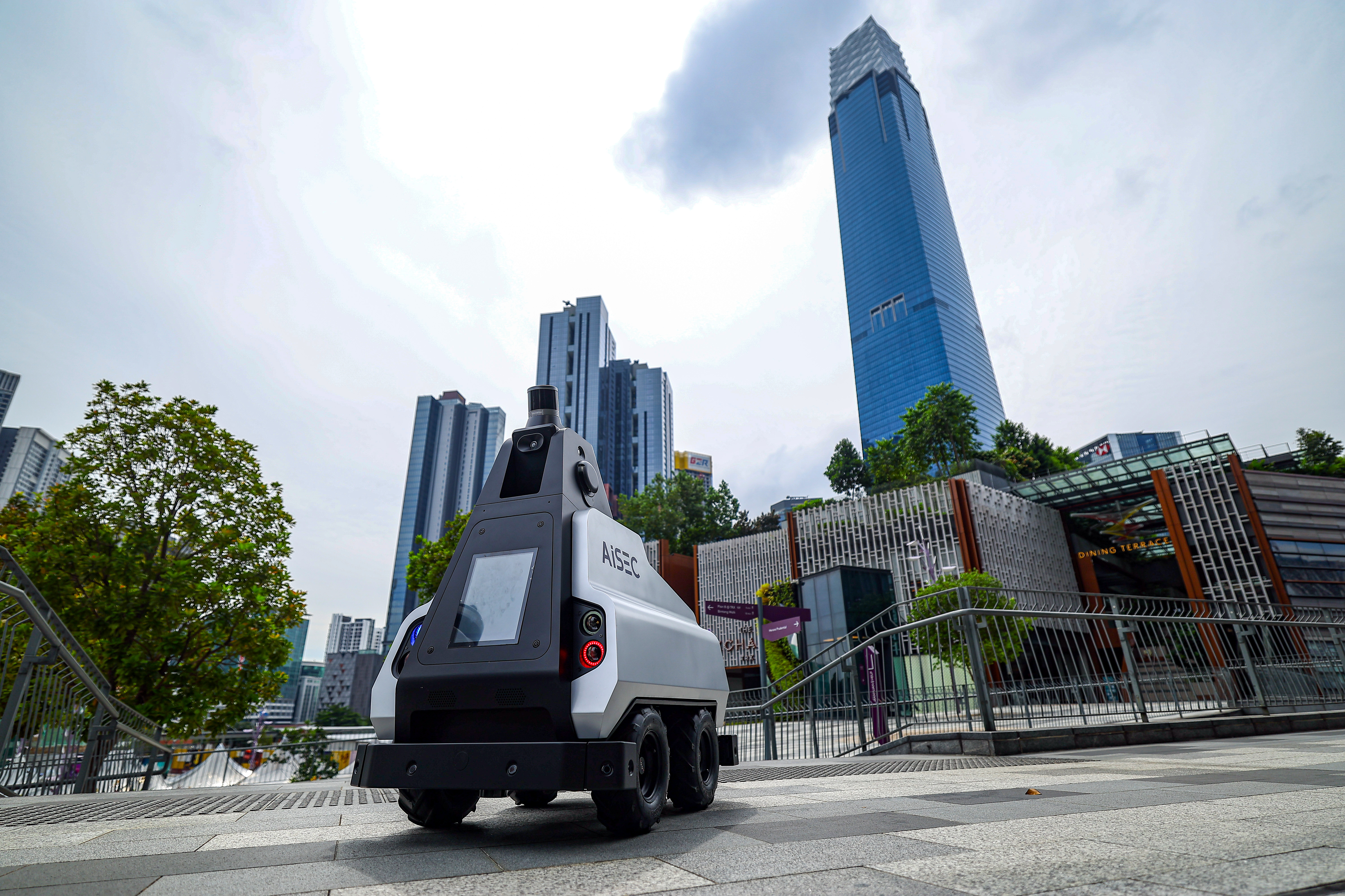 AI takes over security duties as IJM launches Malaysia’s first smart patrol robot