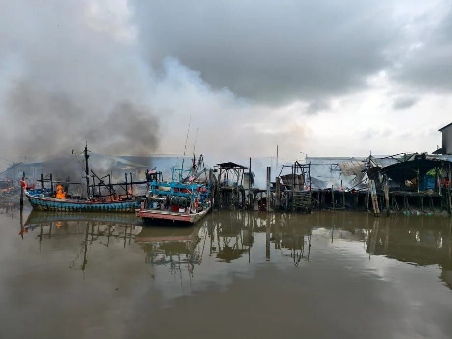 适耕庄史上最严重火灾   烧毁9鱼行及2渔船.3人受伤