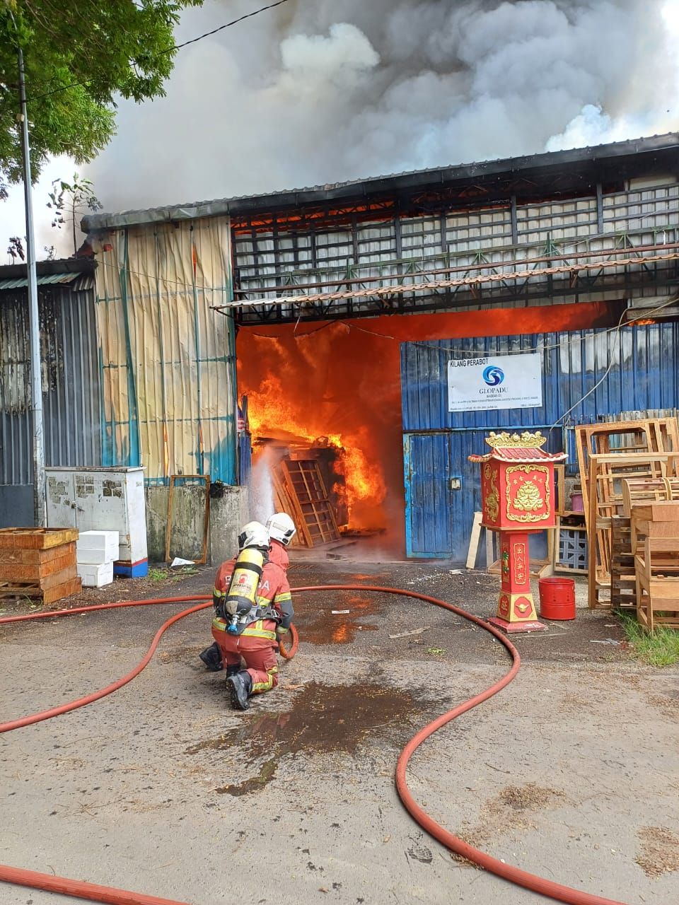 蒲种工业园今失火 6工厂一仓库烧毁80%