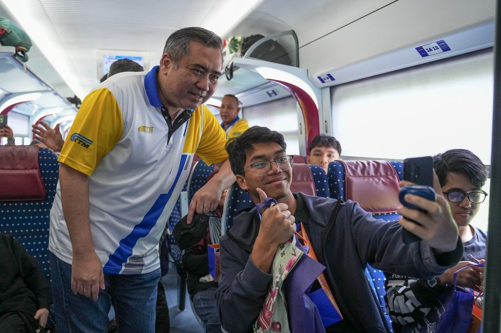 陆兆福：优先提升公交服务  政府暂无意落实塞车费