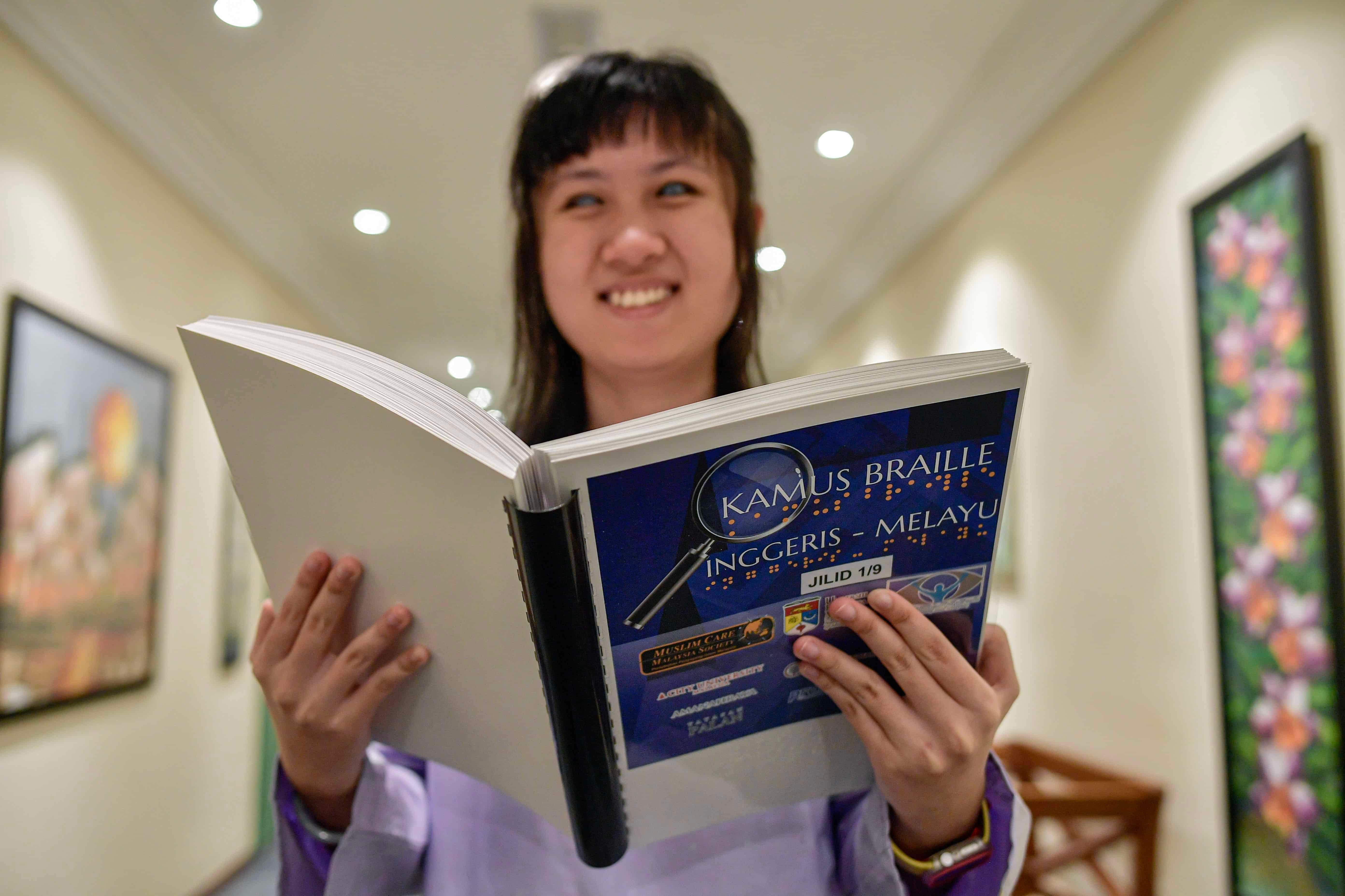 Kamus dwibahasa Braille pertama negara diedar percuma bulan depan