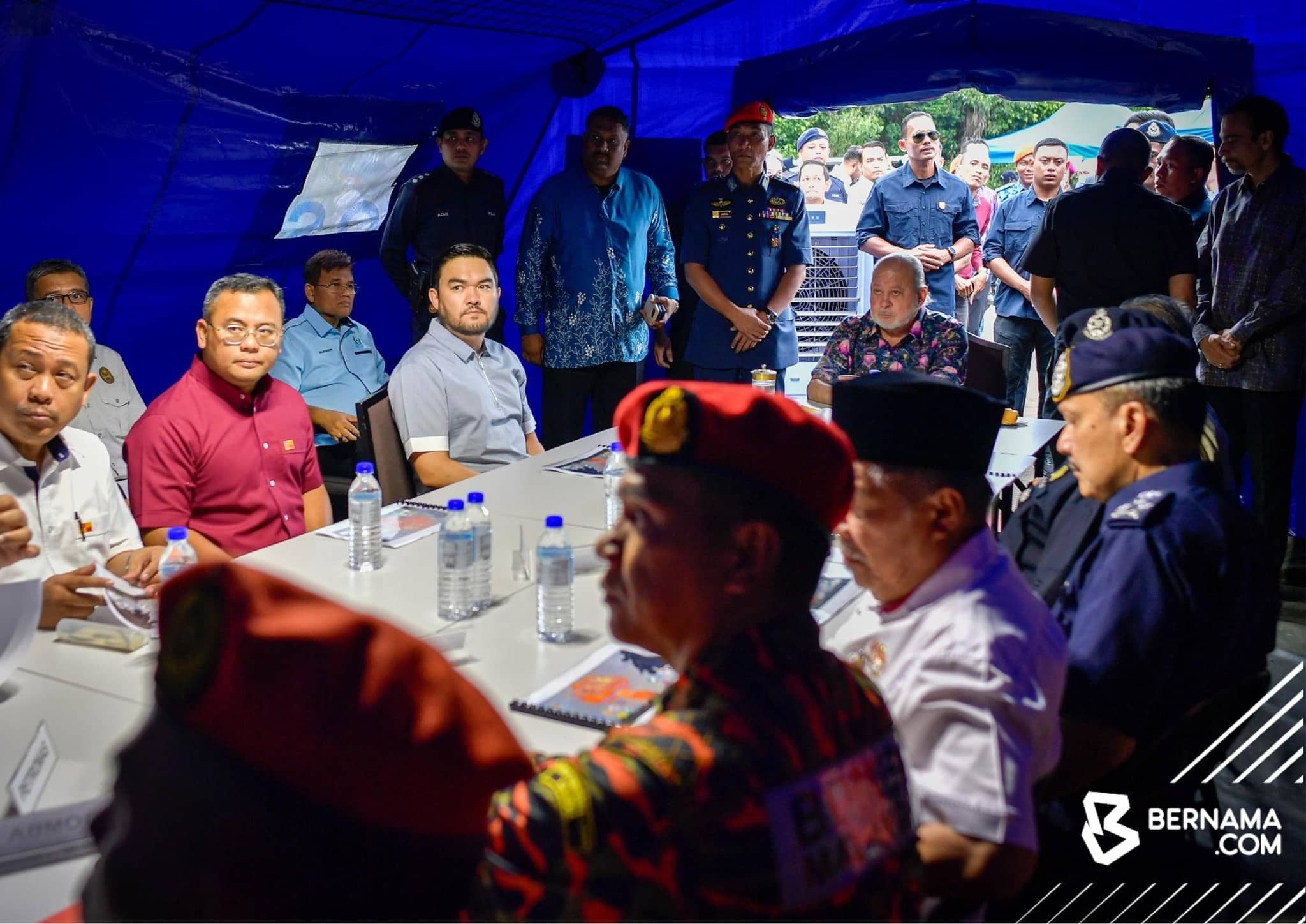 元首视察燃管爆炸现场  慰问疏散中心受灾居民