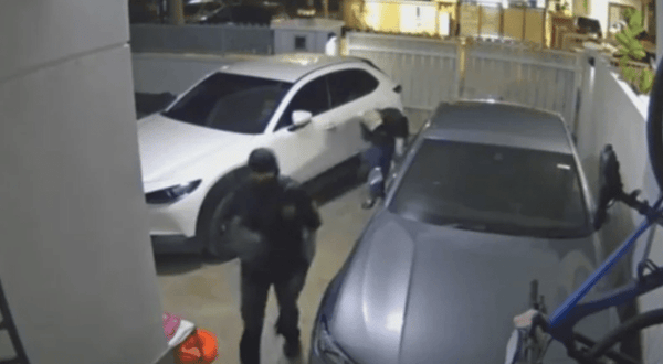 பாராங் கத்தி ஏந்தி கொள்ளையடிக்க முயன்ற இரு நபர்களுக்கு காவல்துறை வலைவீச்சு