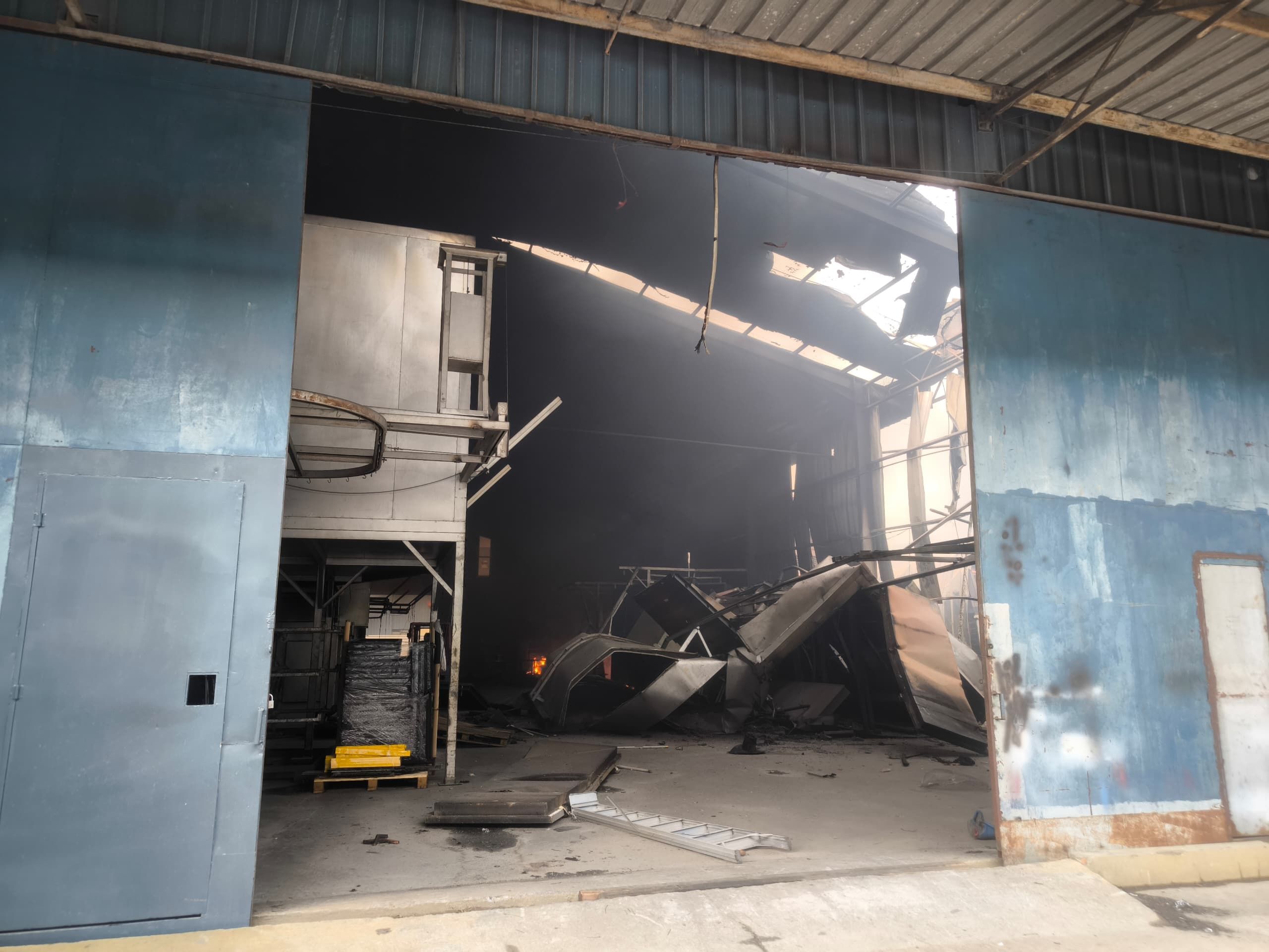 祝融光顾双溪毛糯新村3厂 灼伤孟加拉男.烧伤Hilux