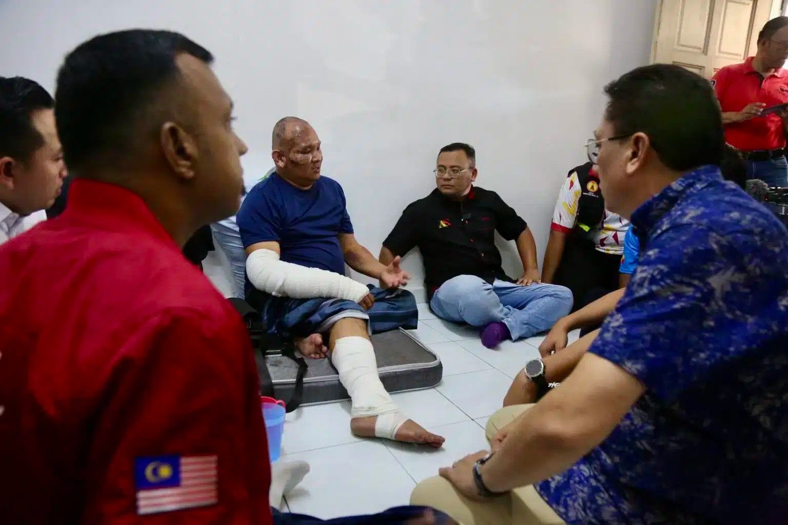 தீவிபத்தில் பாதிக்கப்பட்ட கம்போங் கோல சுங்கை பாரு மக்களை மந்திரி புசார் சந்தித்தார்