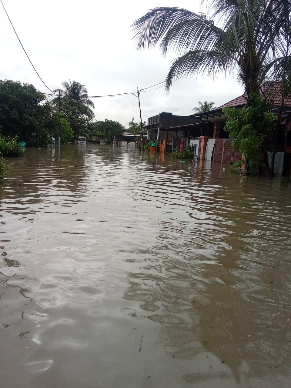 கிள்ளான் பள்ளத்தாக்கில் அடை மழை - பல இடங்களில் வெள்ளம், போக்குவரத்து நிலை குத்தியது