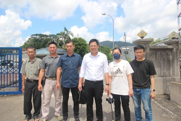 涉嫌阻碍榴梿园执法被捕 邹宇晖与郑益清今早获释