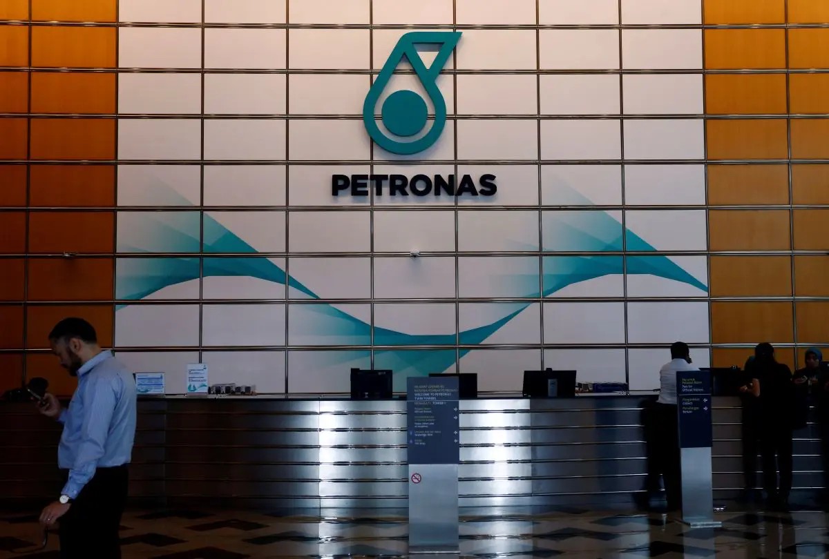 Petronas bakal kurangkan 10 peratus pekerja